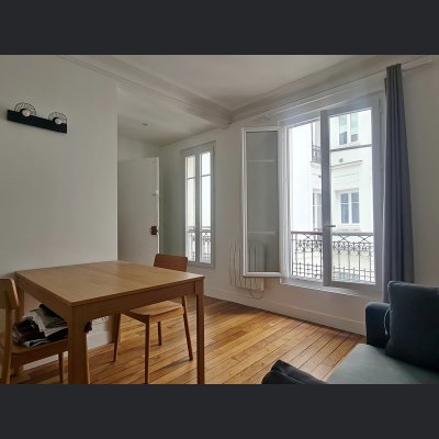 PARIS PREND L'AIR - 75018 - MONTMARTRE - PIED A TERRE
