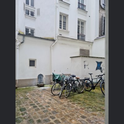 PARIS PREND L'AIR - 75018 - MONTMARTRE - PIED A TERRE